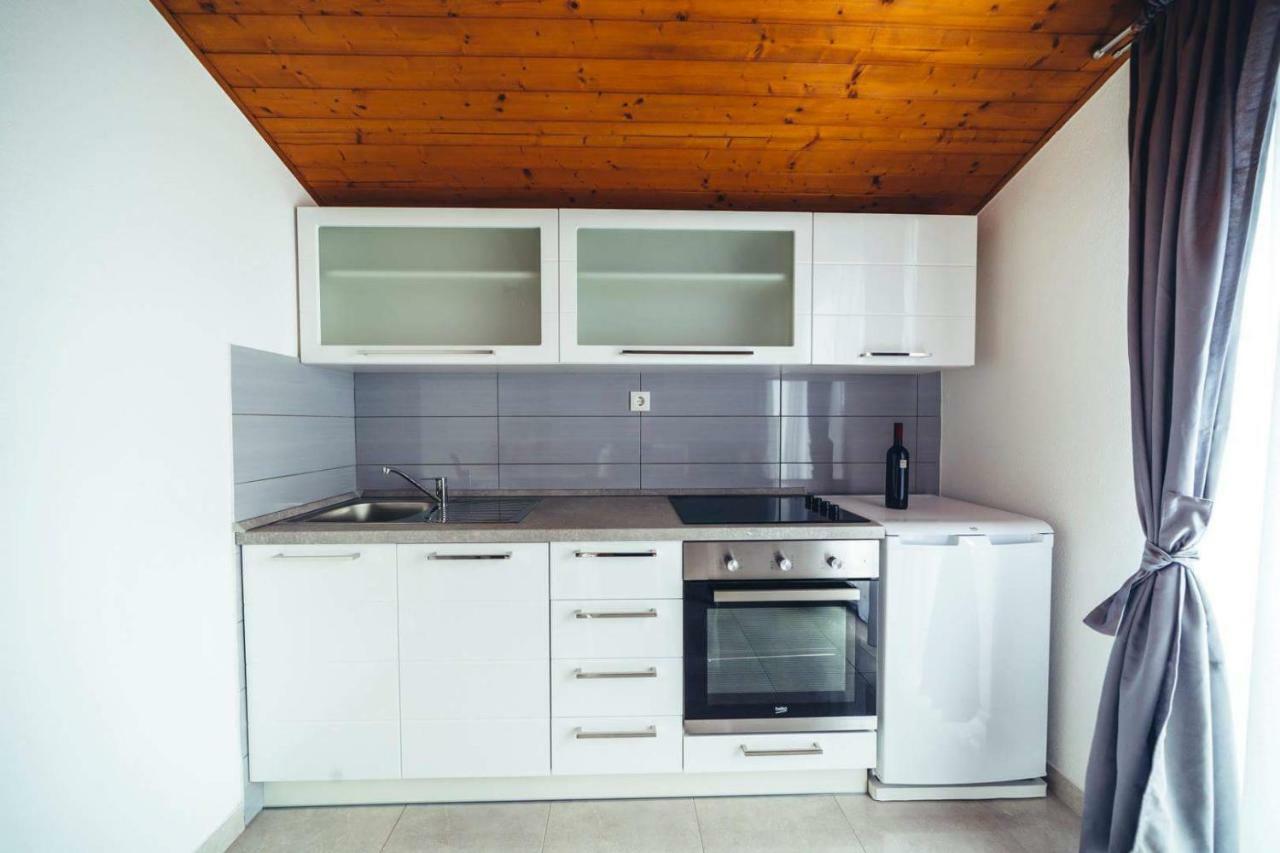 Apartments Juric Целина Екстериор снимка