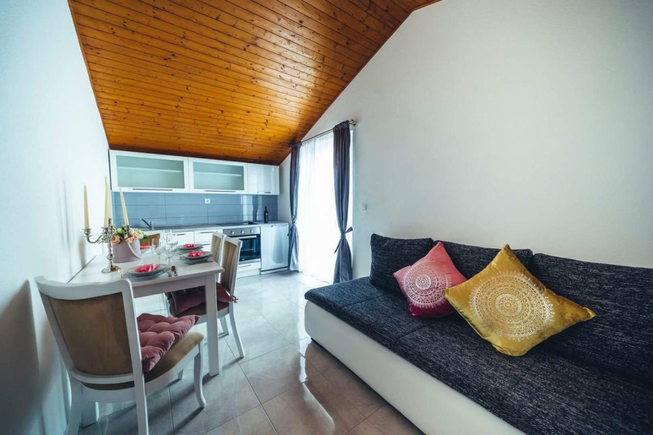 Apartments Juric Целина Екстериор снимка