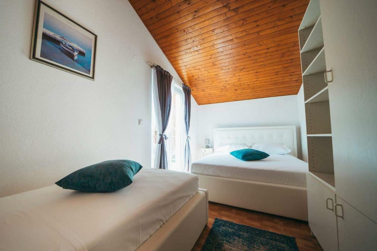 Apartments Juric Целина Екстериор снимка